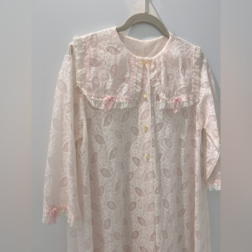 Vintage 50s/60s Lace Peignoir with Pink Ribbon Bows & Nylon Underlay - Picture 3 of 7